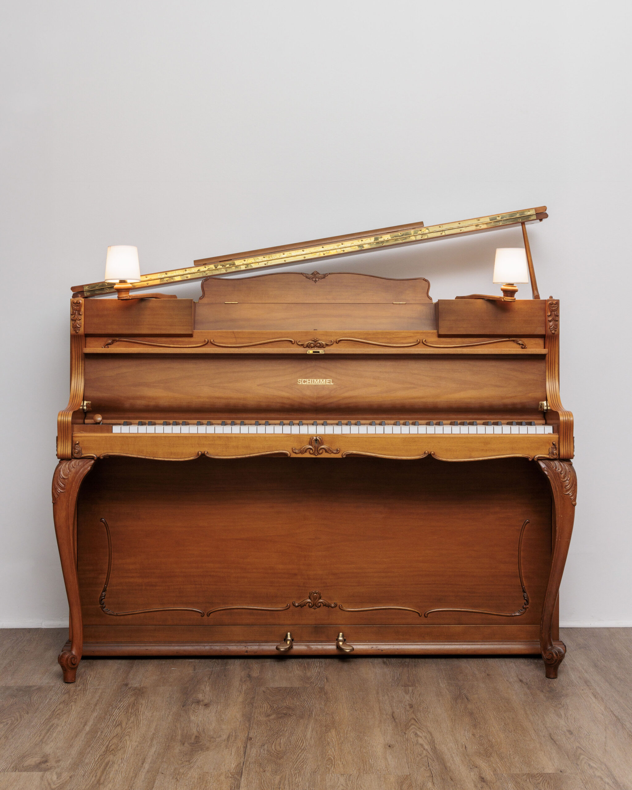 Pianos droits de Style LC