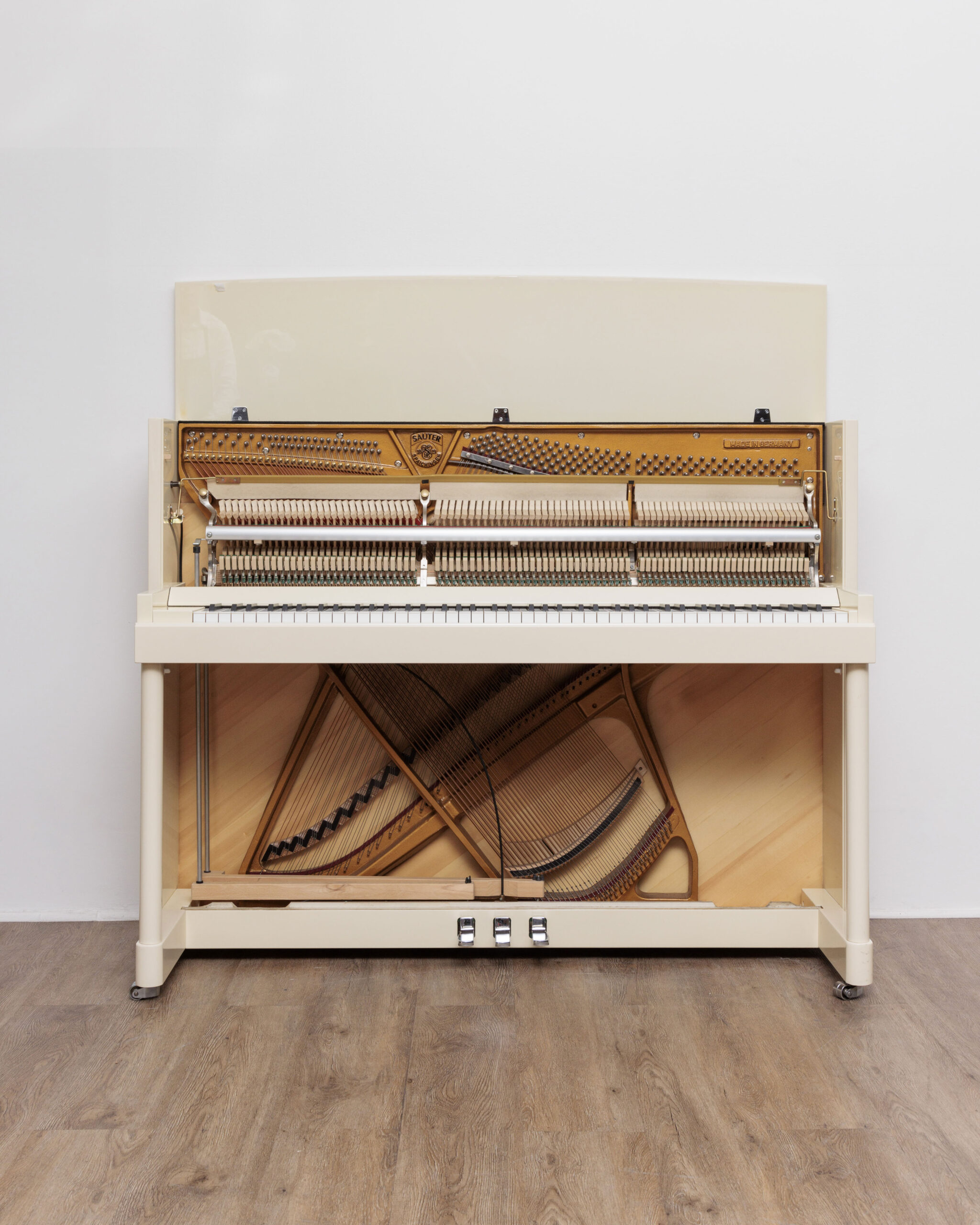 Pianos droits design LC