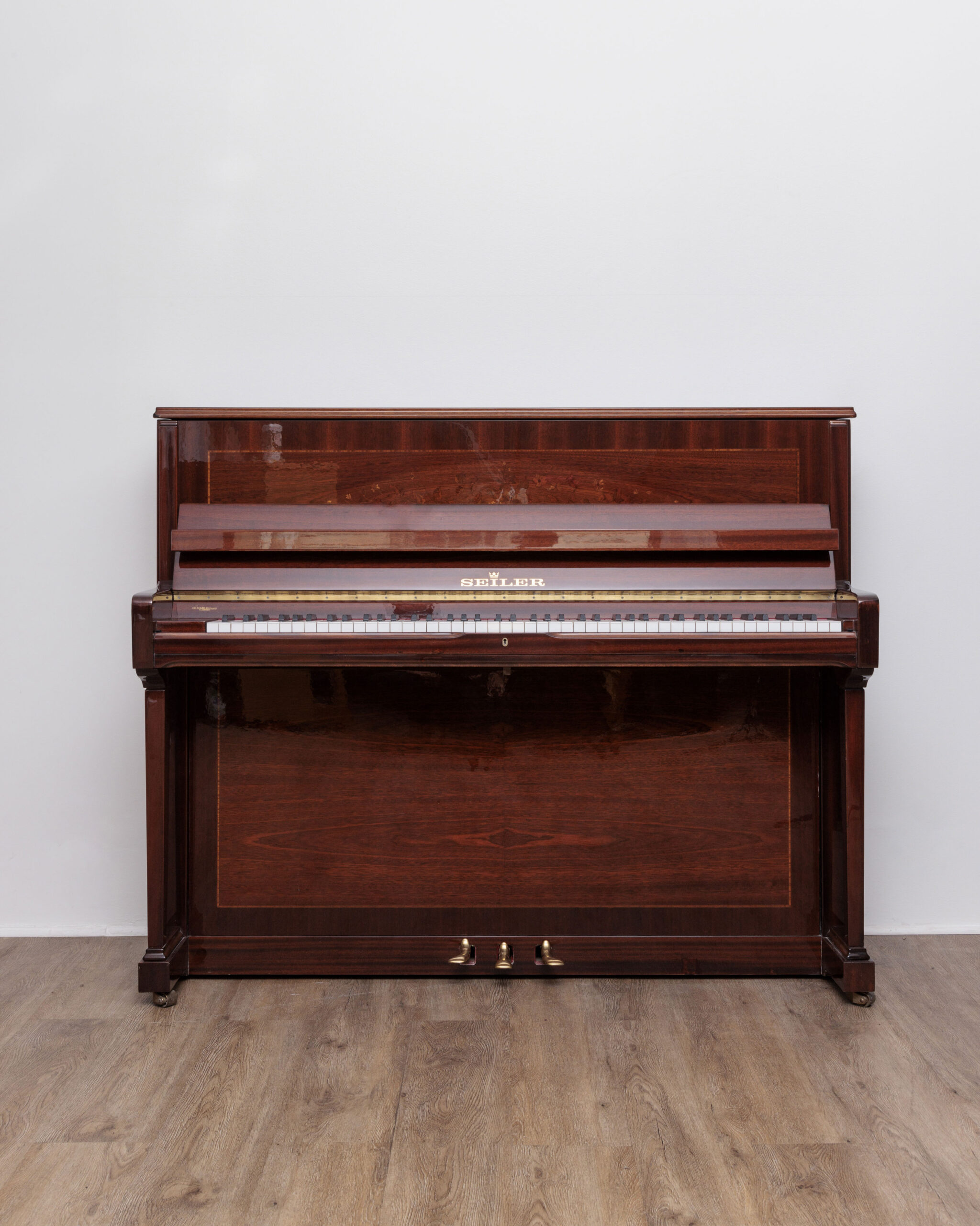 Pianos droits de Style LC