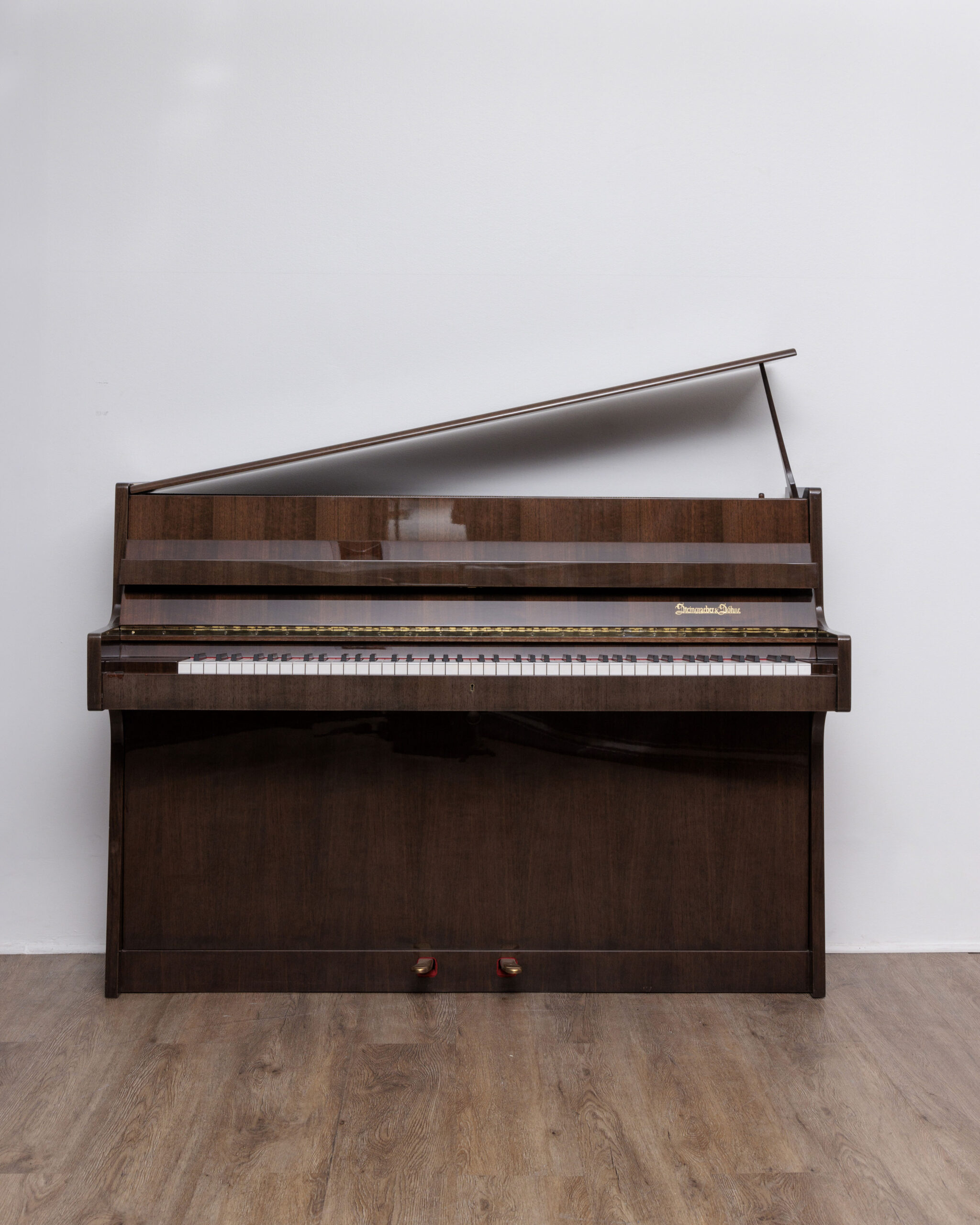 Pianos droits de Style LC