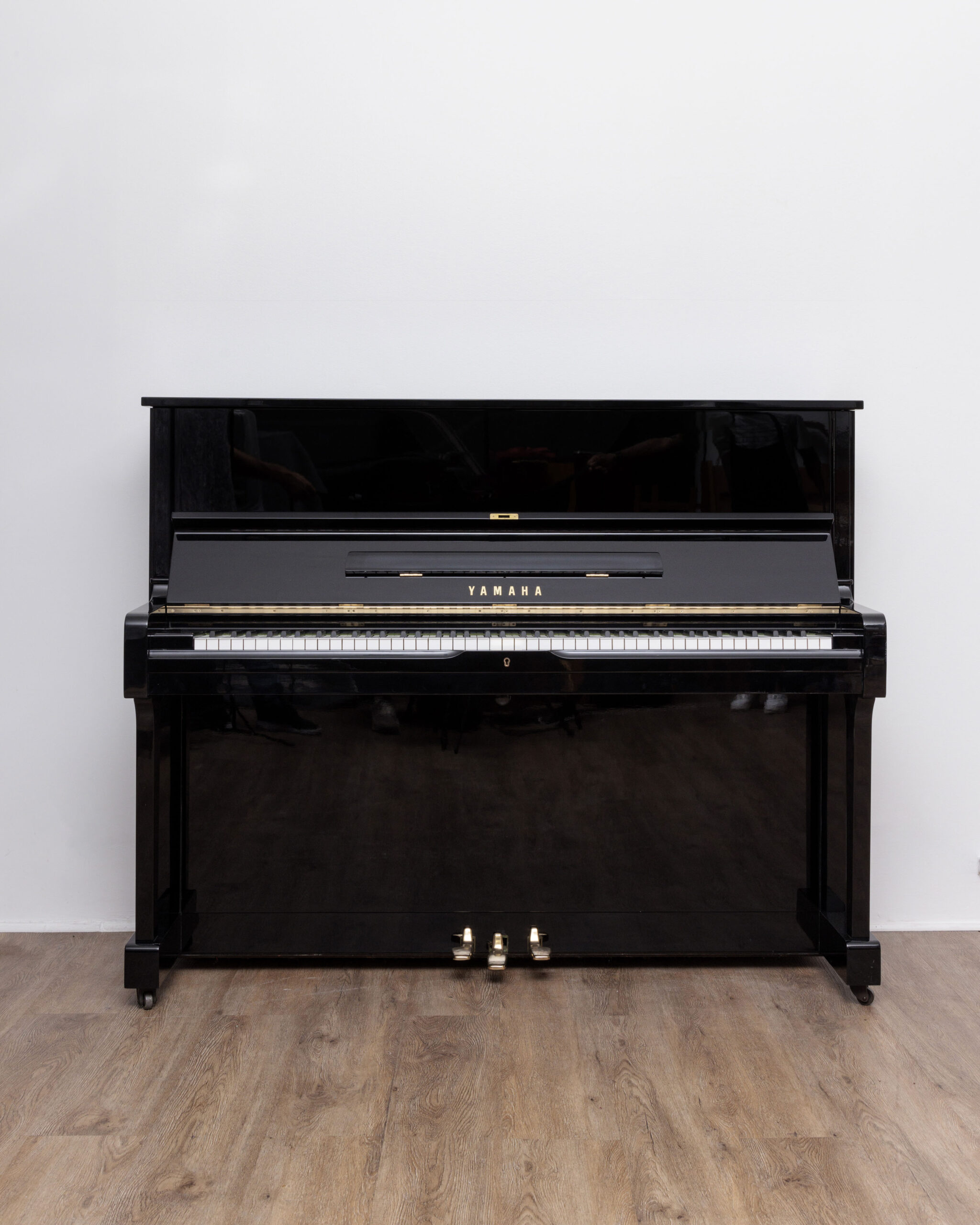 Yamaha U1 LOA