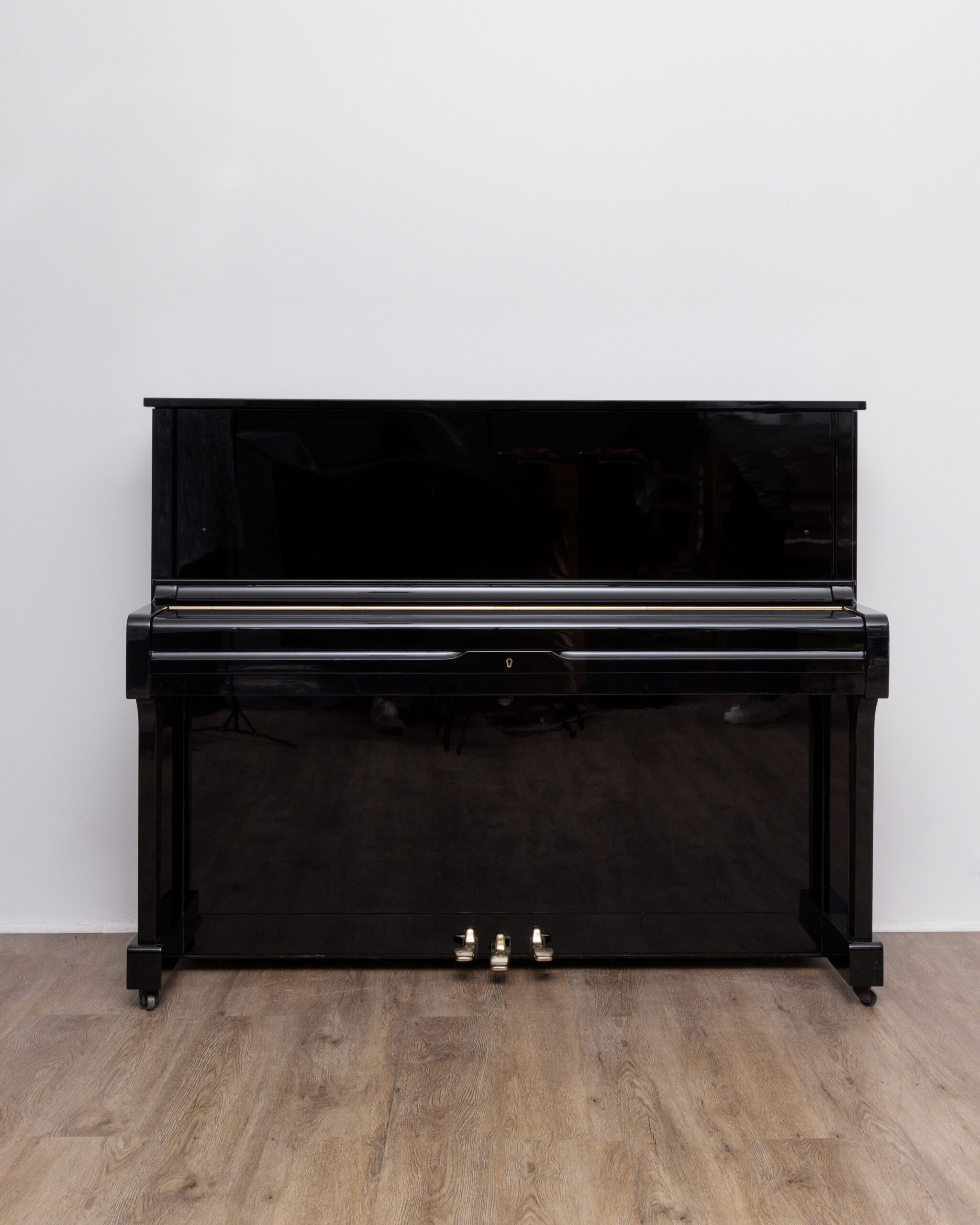 Yamaha U1 LOA
