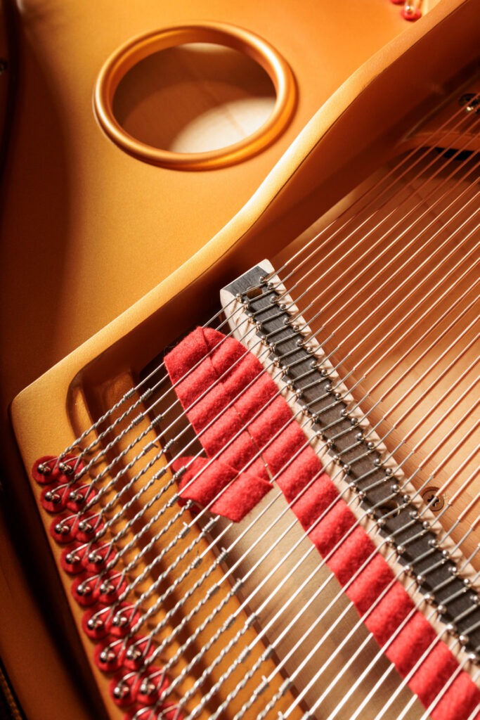 Cordes de piano à queue en diagonale