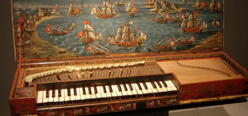 Clavecin ancien décoré, scène navale