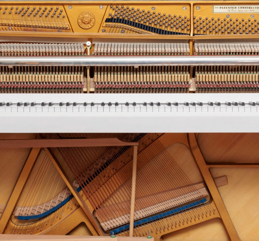 Piano droit Blüthner ouvert