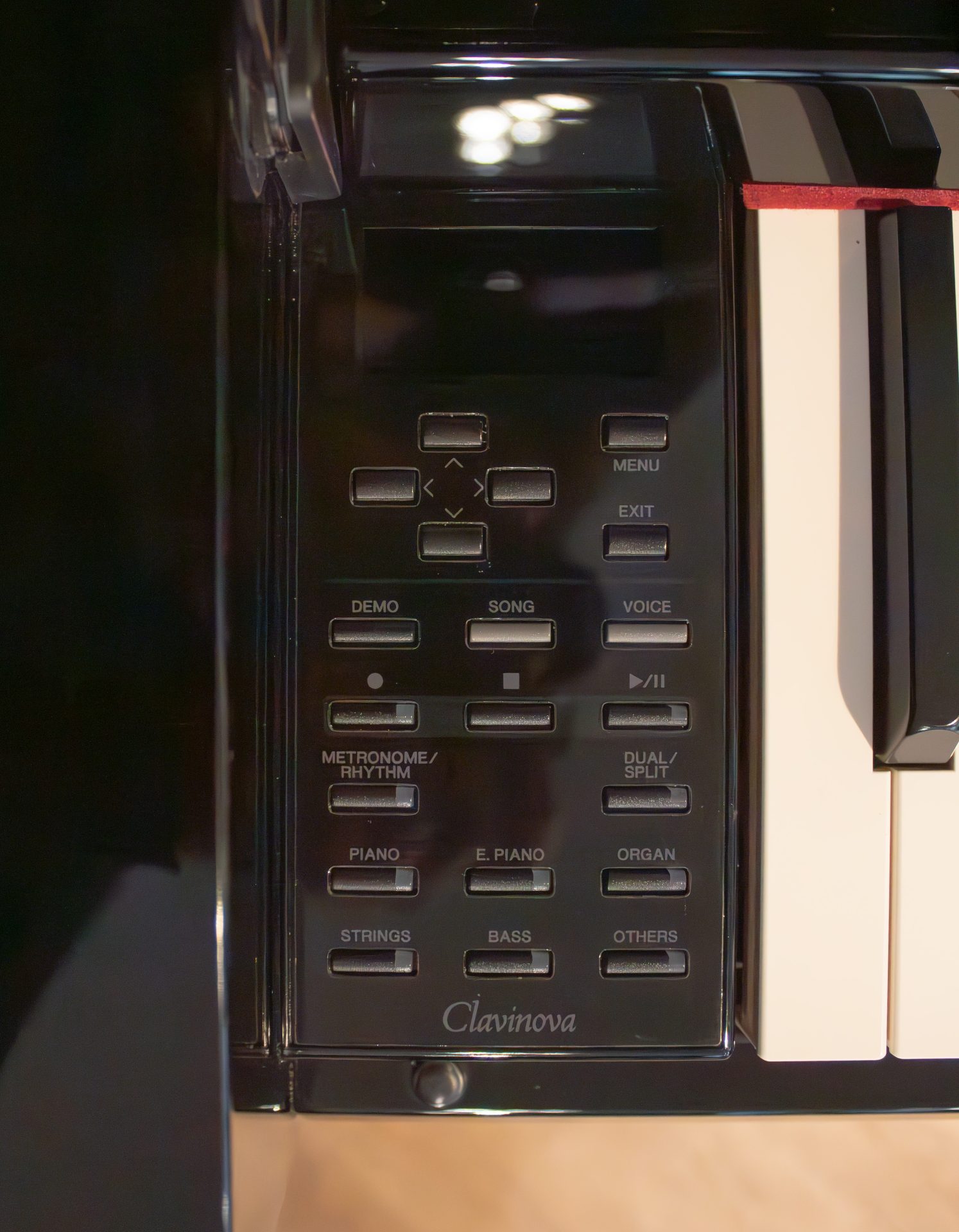 yamaha-clp-585-boutons Yamaha clp 585 PE Occasion