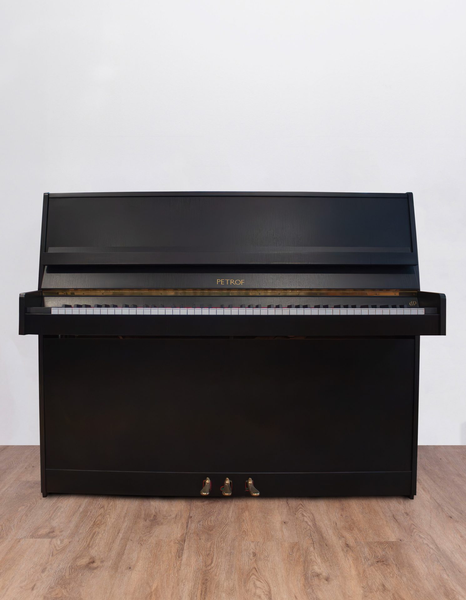 Petrof 118 frêne noir satiné-face