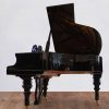 piano bluthner model 10 profil droit avec lyre et pupitre visibles